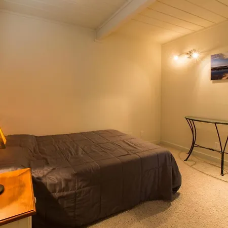Private Room With Shared Bath
